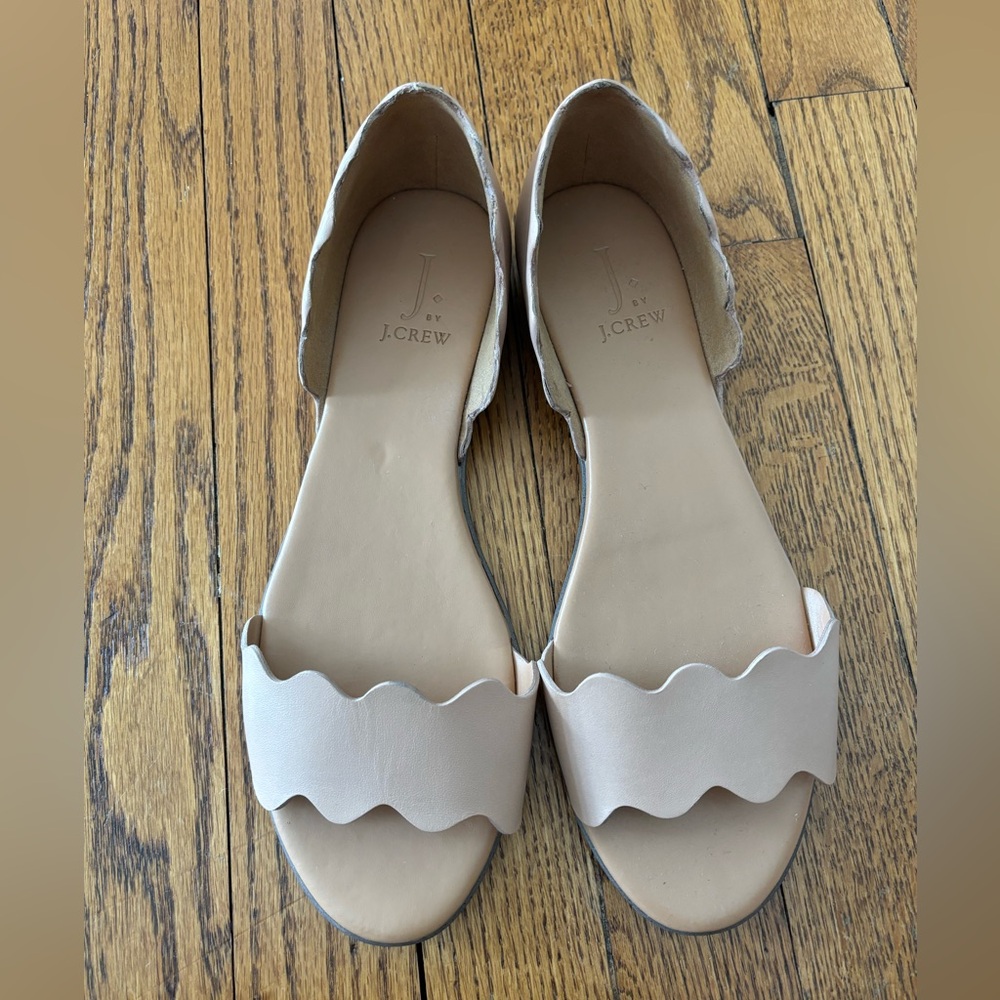 Scalloped JCrew Factory sandals in size 8.5. In great condition!
